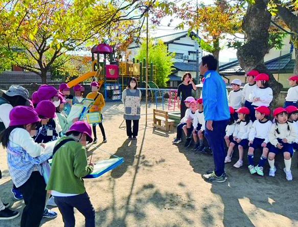 小学生との交流の様子