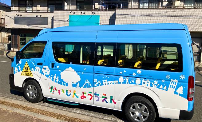 かいじんようちえんの幼稚園バス